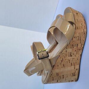 Praa Women's Beige Patent Leather Wedge Sandals